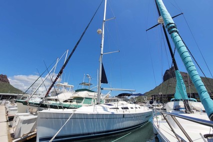 Hunter 38 for sale in Mexico for $105,000 (£77,517)