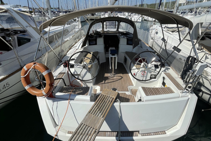 Jeanneau Sun Odyssey 389 for sale in Netherlands for €129,500 (£109,912) Jeanneau Sun Odyssey 389 for sale in Netherlands for €129,500 (£109,912)