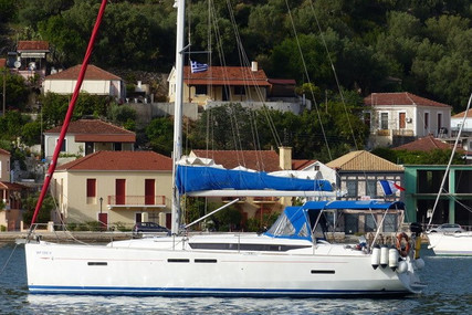 Jeanneau Sun Odyssey 409 for sale in France for €117,000 (£98,754)