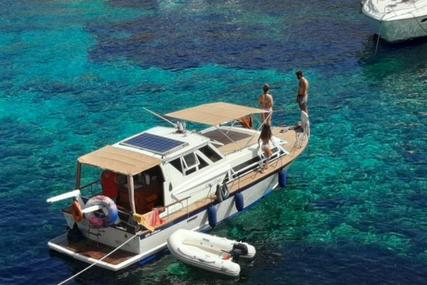 Chris-Craft Cavalier 33 for sale in Malta for €45,000 (£38,695)