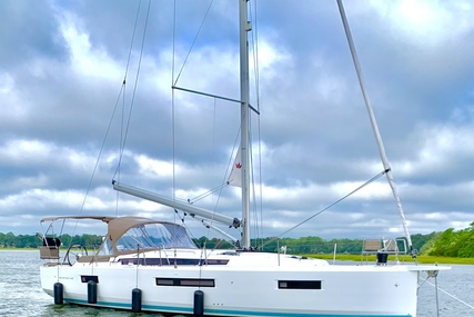 Jeanneau 440 for sale in United States of America for $451,000 (£361,132) Jeanneau 440 for sale in United States of America for $451,000 (£361,132)