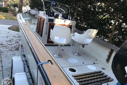 Boston Whaler 220 Outrage for sale in United States of America for $24,250 (£17,799)