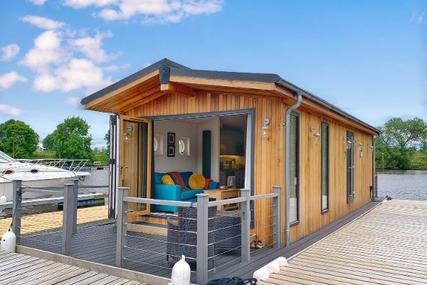 Custom FLOATING LODGE TO RENT for sale in United Kingdom for £359 Custom FLOATING LODGE TO RENT for sale in United Kingdom for £359
