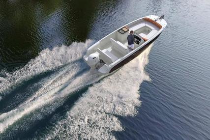 Invictus SX200 for sale in Spain for €56,665 (£48,154) Invictus SX200 for sale in Spain for €56,665 (£48,154)