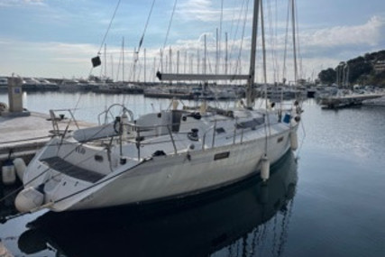 Beneteau Oceanis 430 for sale in France for €40,000 (£33,950) Beneteau Oceanis 430 for sale in France for €40,000 (£33,950)