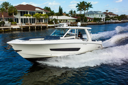 Boston Whaler 300 Outrage for sale in United States of America for $669,000 (£536,126)