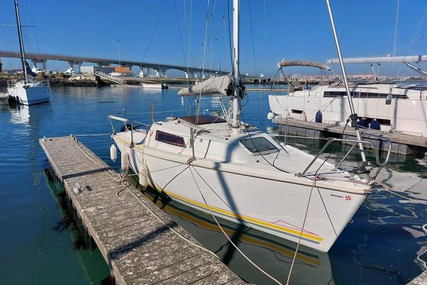 Jeanneau Sun Way 21 for sale in Portugal for €9,000 (£7,598) Jeanneau Sun Way 21 for sale in Portugal for €9,000 (£7,598)