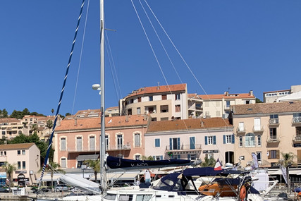 Jeanneau Sun Odyssey 43 DS for sale in France for €123,000 (£104,628)