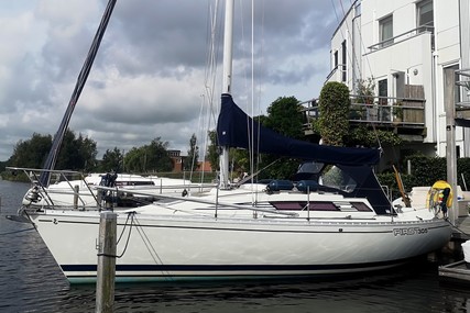 Beneteau First 305 for sale in Netherlands for €33,000 (£28,008) Beneteau First 305 for sale in Netherlands for €33,000 (£28,008)