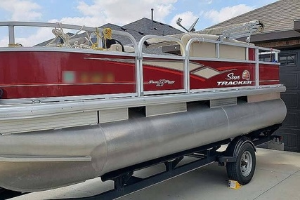 Tracker Bass Buggy 18 DLX for sale in United States of America for $25,000 (£20,653) Tracker Bass Buggy 18 DLX for sale in United States of America for $25,000 (£20,653)
