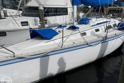 Hunter 34 Shoal for sale in United States of America for $18,000 (£14,848)
