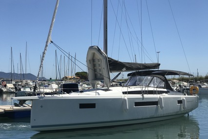 Jeanneau Sun Odyssey 410 for sale in France for €318,000 (£268,411)