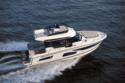 Jeanneau MERRY FISHER 1095 FLY for sale in France for €239,000 (£202,676)
