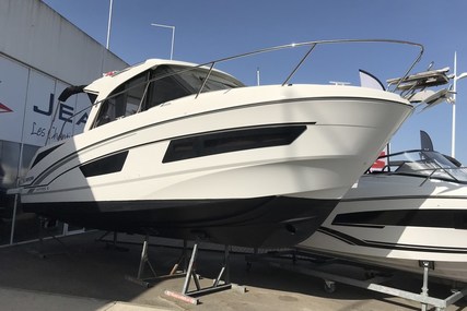 Beneteau Antares 9 for sale in France for €127,000 (£107,959)