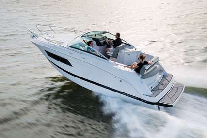Four Winns Vista 255 for sale in France for €139,990 (£118,324)