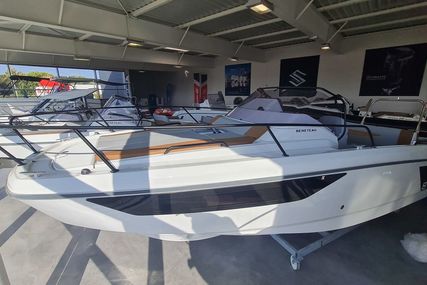 Beneteau Flyer 8 Sundeck for sale in France for €94,585 (£79,808)