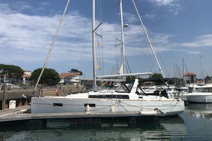 Beneteau Oceanis 38 for sale in France for €159,000 (£134,206)