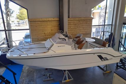 Beneteau Flyer 6 Sundeck for sale in France for €55,400 (£49,438)