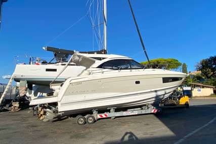 Jeanneau Leader 36 for sale in France for €219,000 (£195,606)