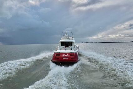 Mochi Craft Craft Dolphin 64 flybridge for sale in Netherlands for €825,000 (£724,994)