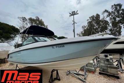 Boston Whaler Vantage 230 for sale in France for €77,000 (£66,323)