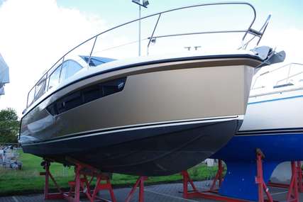 Sealine C330 for sale in Germany for €284,000 (£244,621)