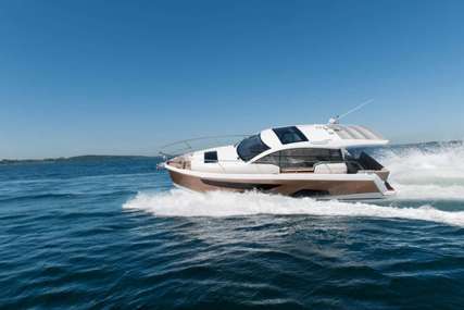 Sealine C335 for sale in France for €339,600 (£292,511)