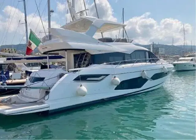 Sunseeker Manhattan 68 for sale in Italy for €2,900,000 (£2,548,465)
