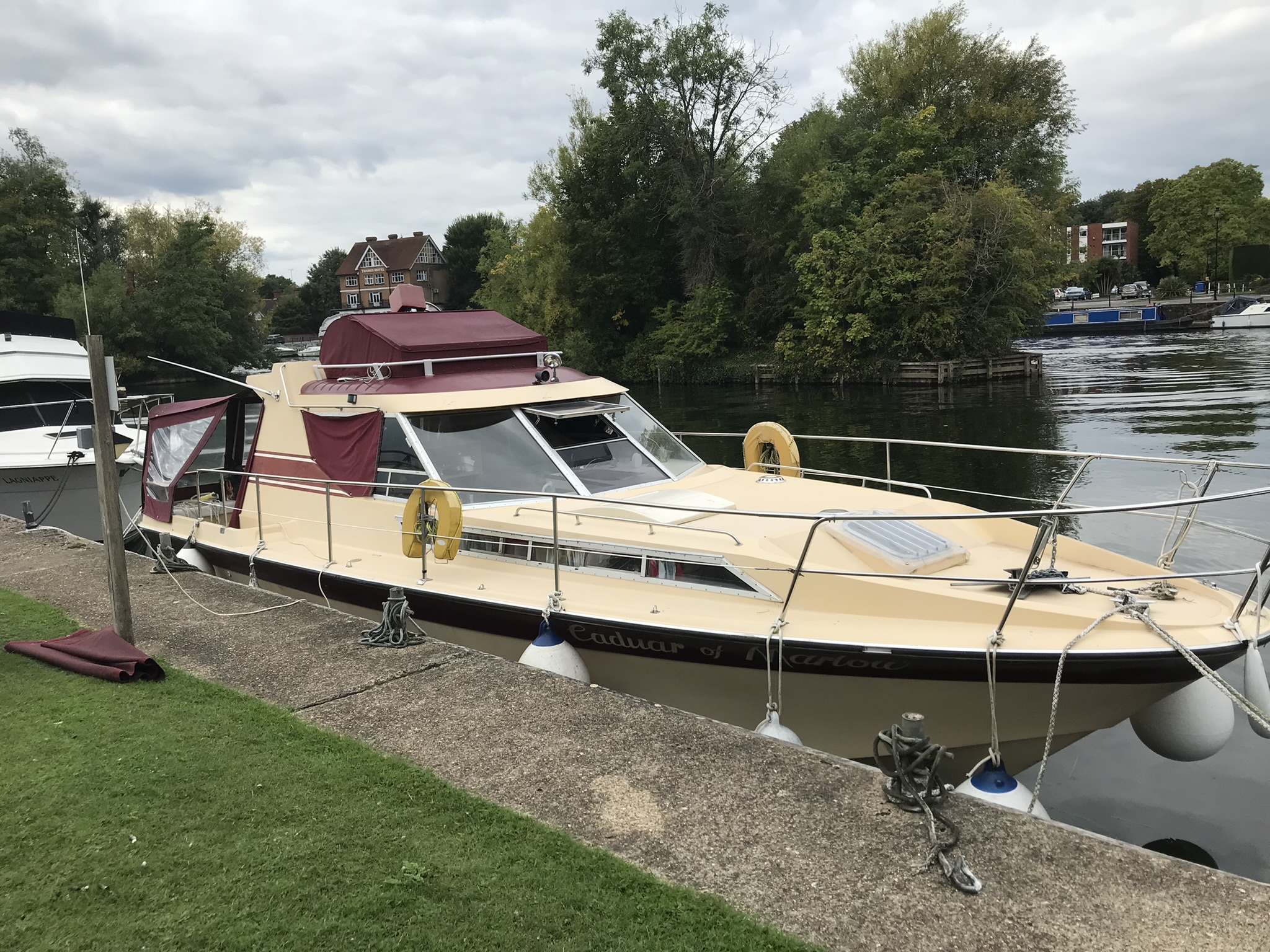Jack Powles 33ft Cabin Cruiser with Mooring for sale Rightboat