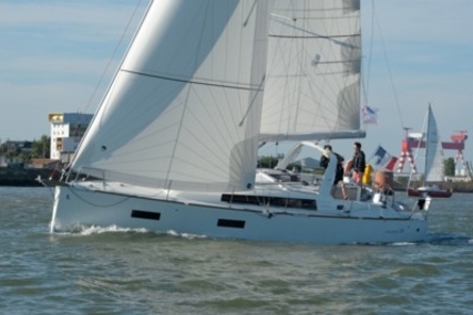 Beneteau Oceanis 38 for sale in France for €142,000 (£124,223)