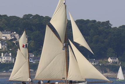 Classic Camper & Nicholson Gaff yawl for sale in France for €120,000 (£105,585)
