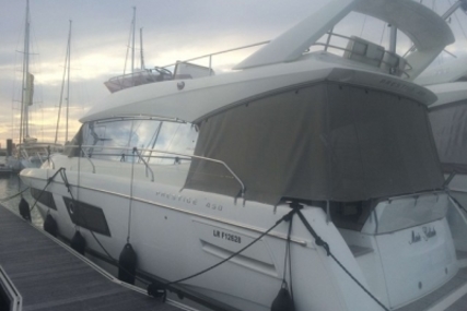 Prestige 450 for sale in France for €428,000 (£376,148)