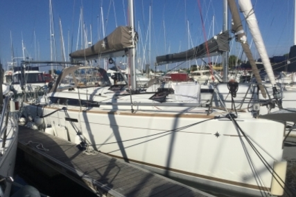 Jeanneau Sun Odyssey 379 for sale in France for €126,000 (£110,372)