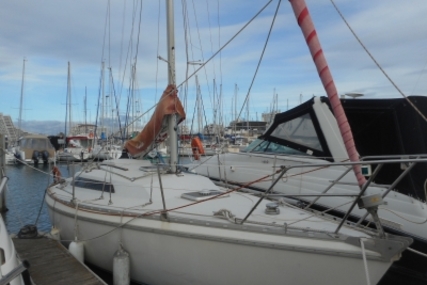 Jeanneau Aquila 27 for sale in France for €14,900 (£13,041)