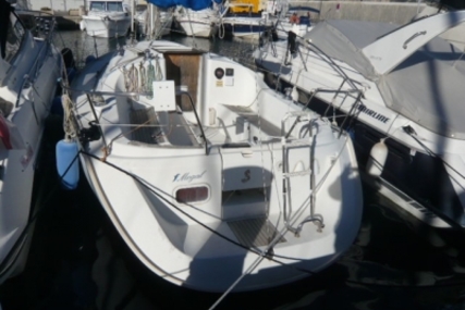 Beneteau Oceanis 311 Clipper for sale in France for €35,000 (£30,539)
