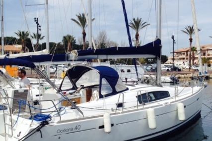 Beneteau Oceanis 40 for sale in France for €99,900 (£87,511)