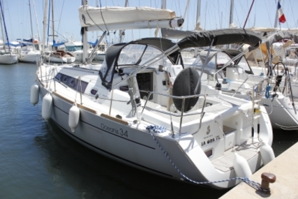 Beneteau Oceanis 34 for sale in France for €79,000 (£70,206)