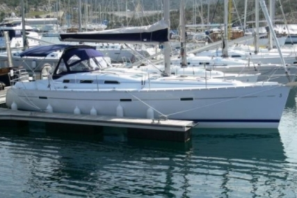 Beneteau Oceanis 393 for sale in France for €98,000 (£86,059)