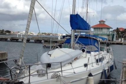 Beneteau Oceanis 40 CC for sale in Saint Martin for €35,000 (£30,660)
