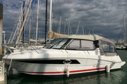 Beneteau Antares 880 HB for sale in France for €74,900 (£65,610)