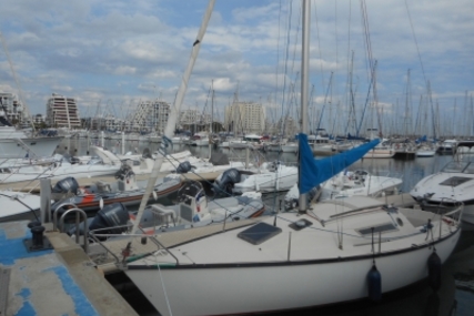 Beneteau First 25 for sale in France for €8,000 (£7,049)