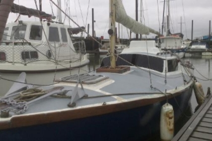 MORRIS YACHTS MORRIS 26 COWAL for sale in United Kingdom for £4,500