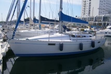 Beneteau Oceanis 320 for sale in France for €33,000 (£28,908)