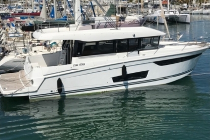 Jeanneau Velasco 43F for sale in France for €279,000 (£244,713)