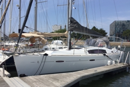 Beneteau Oceanis 40 for sale in France for €118,000 (£103,280)