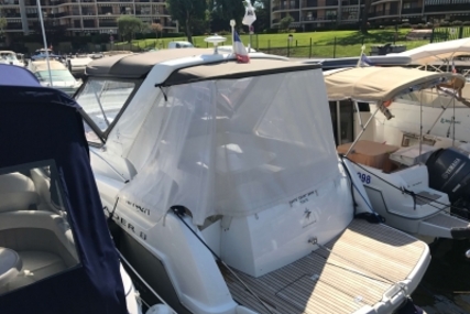 Jeanneau Leader 8 for sale in France for €105,000 (£92,111)