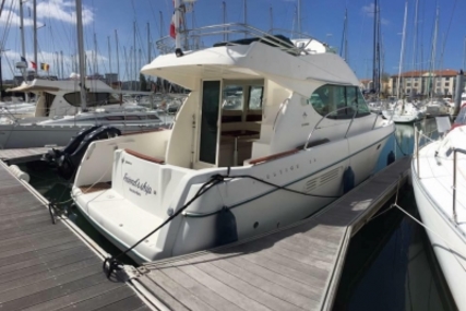 Prestige 32 for sale in France for €79,000 (£69,040)