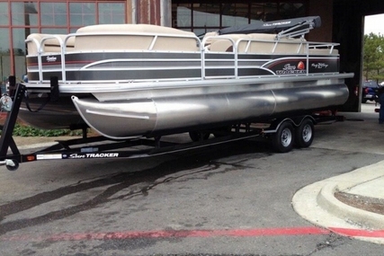 Sun Tracker 24 DLX Signature Series for sale in United States of America for $34,500 (£24,234)