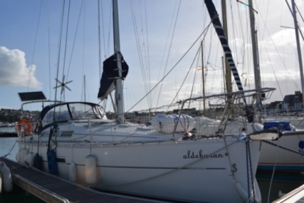 Beneteau Oceanis 323 Clipper for sale in France for €54,500 (£47,741)