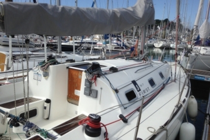 Beneteau First 31.7 for sale in France for €52,000 (£45,372)